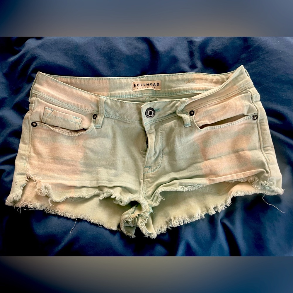 Bullhead Denim Co short jean distressed shorts